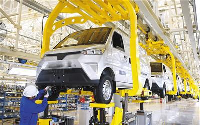 我國(guó)汽車產(chǎn)業(yè)金秋再傳捷報(bào) 新能源汽車產(chǎn)量與整車出口實(shí)現(xiàn)高速增長(zhǎng)